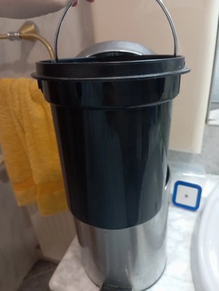 Papelera metálica