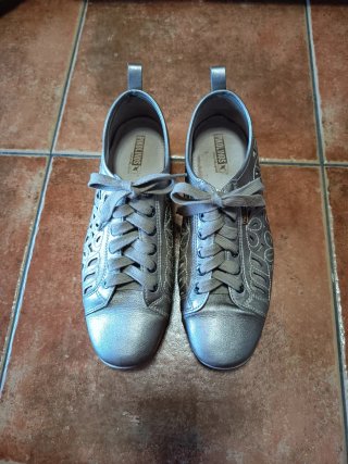 Zapatillas Pikolinos plateadas talla 41