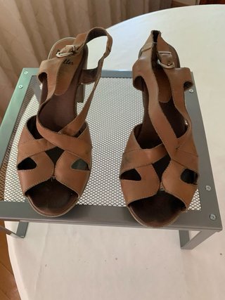 Sandalias de piel marrón Talla 40