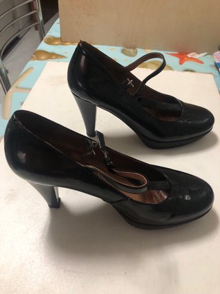 Zapatos Laureano T-Strap Tacón Rojo Vino y negros
