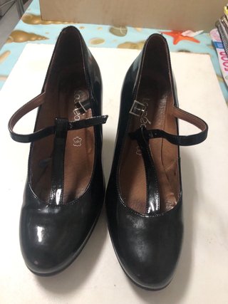 Zapatos Laureano T-Strap Tacón Rojo Vino y negros