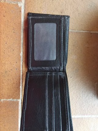 Billetera de cuero negra