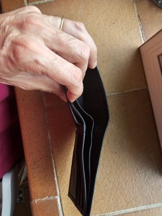 Billetera de cuero negra