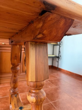 Mesa de comedor de sabina