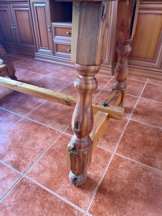 Mesa de comedor de sabina