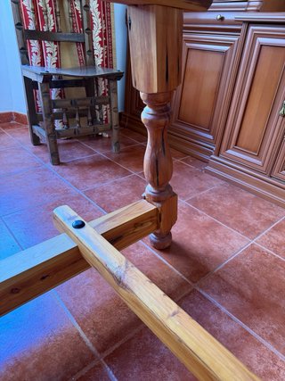 Mesa de comedor de sabina