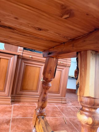 Mesa de comedor de sabina