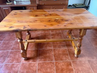 Mesa de comedor de sabina