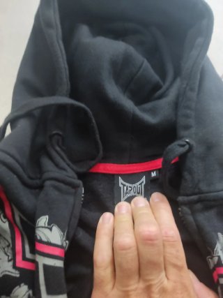 Felpa con cappuccio Tapout nera