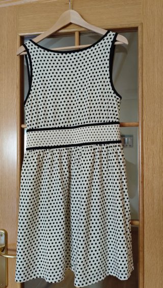 Vestido lunares negro y blanco
