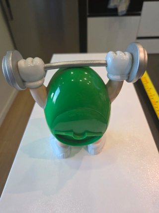 Statuetta M&M Verde con Bilanciere