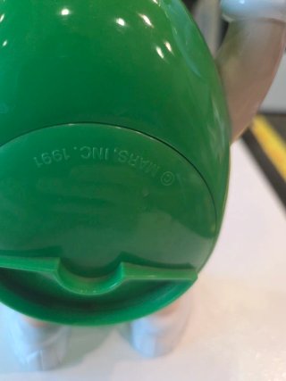 Statuetta M&M Verde con Bilanciere