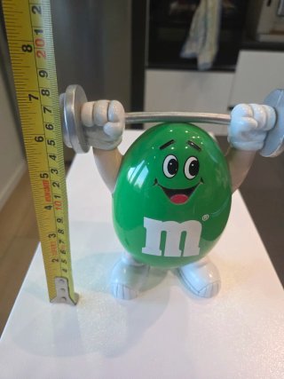 Statuetta M&M Verde con Bilanciere