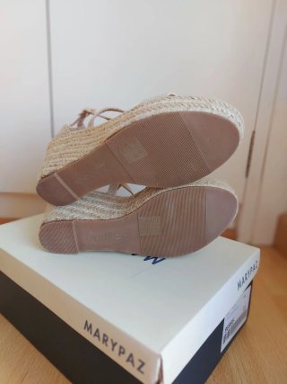 Sandalias cuña Marypaz beige/doradas