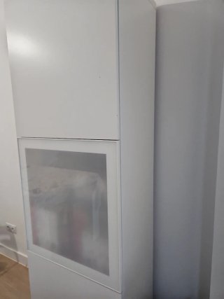 Mueble Besta Blanco y Transparente