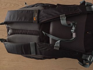 Mochila Lowepro Hatchback BP 150 AW II