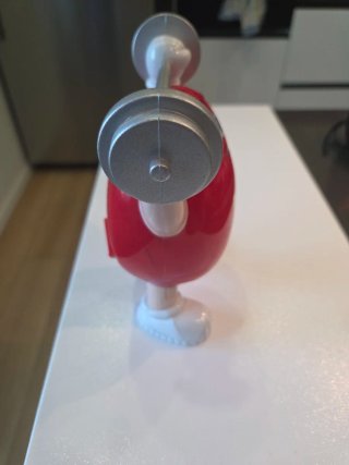 Statuetta M&M's con bilanciere