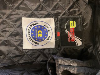 Chaqueta de moto con protecciones