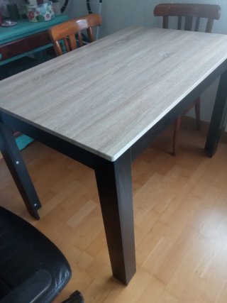 Mesa de comedor de madera
