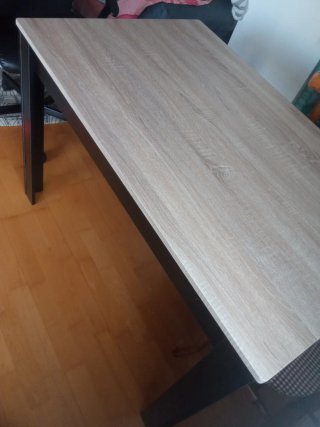 Mesa de comedor de madera