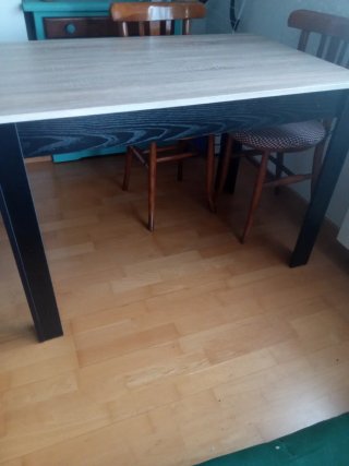 Mesa de comedor de madera
