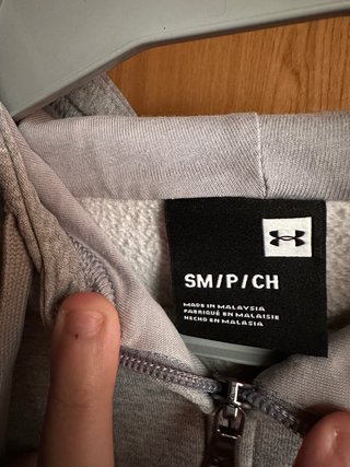 Sudadera Under Armour gris con cremallera