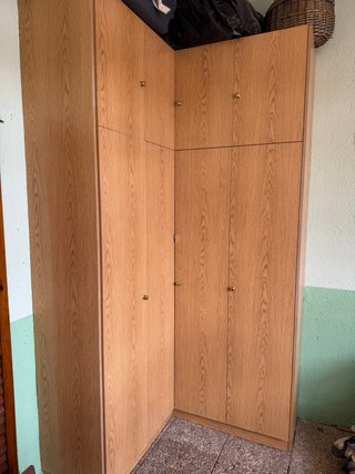 Armario grande de madera