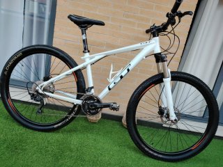 Bicicleta de Montaña GT Blanca