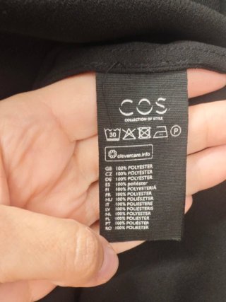 Blusa COS negra talla 40