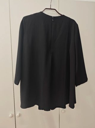 Blusa COS negra talla 40