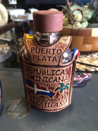 Set di due bottiglie di Mamajuanas dalla Repubblica Dominicana