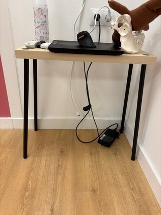 Mesa auxiliar y 2 taburetes Ikea