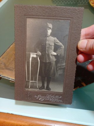 Marco de foto muy antiguo, laton .No tiene cristal