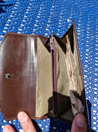 Cartera de cuero marrón