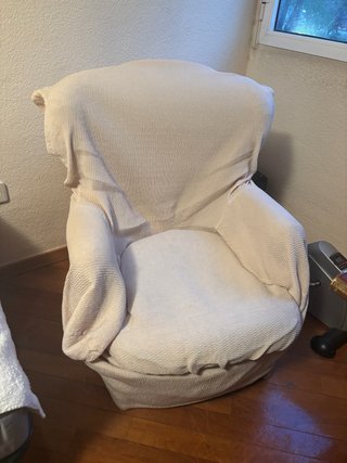 Sillón floral beige y rosa. Incluye la funda.