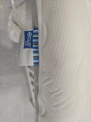 Cuna IKEA SUNDVIK + 2 colchones y ropa de cama.