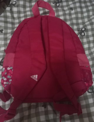 Mochila Adidas fucsia con topos