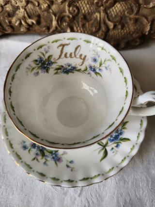 Tazza da the con piattino Royal Albert July