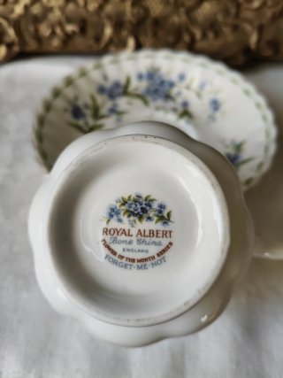 Tazza da the con piattino Royal Albert July