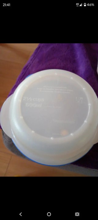 Contenitori microonde Tupperware blu e giallo