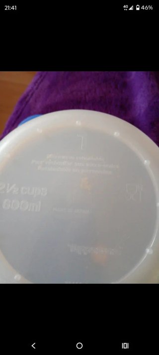 Contenitori microonde Tupperware blu e giallo