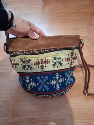Bolso bandolera étnico con flecos