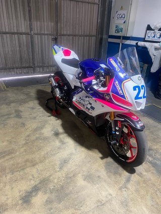 Yamaha R3 circuito preparada