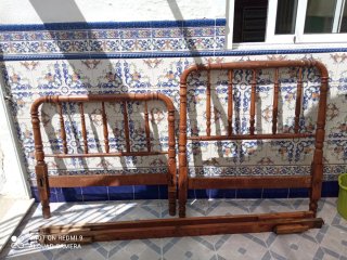 Cama antigua madera maciza tratada