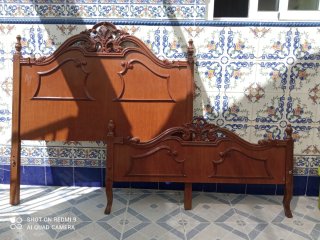 Cama antigua madera maciza tratada