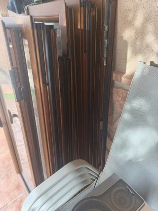 Ventana de aluminio marrón