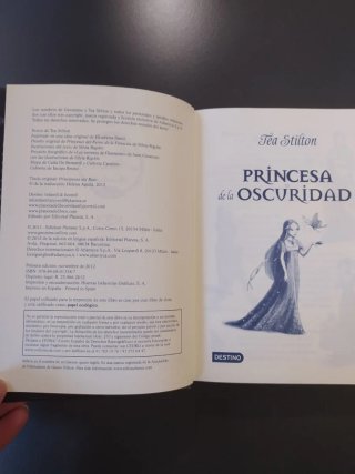 Libro juvenil Princesa de la oscuridad. COMO NUEVO