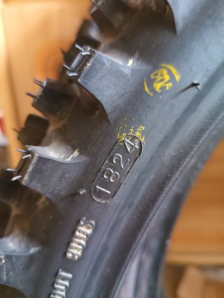 Neumático Enduro medium 90/90-21