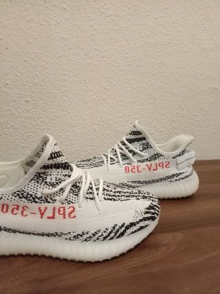 Adidas Yeezy Boost 350 V2 Zebra (escucho ofertas)