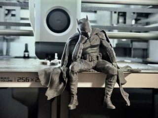Figura Batman Sentado